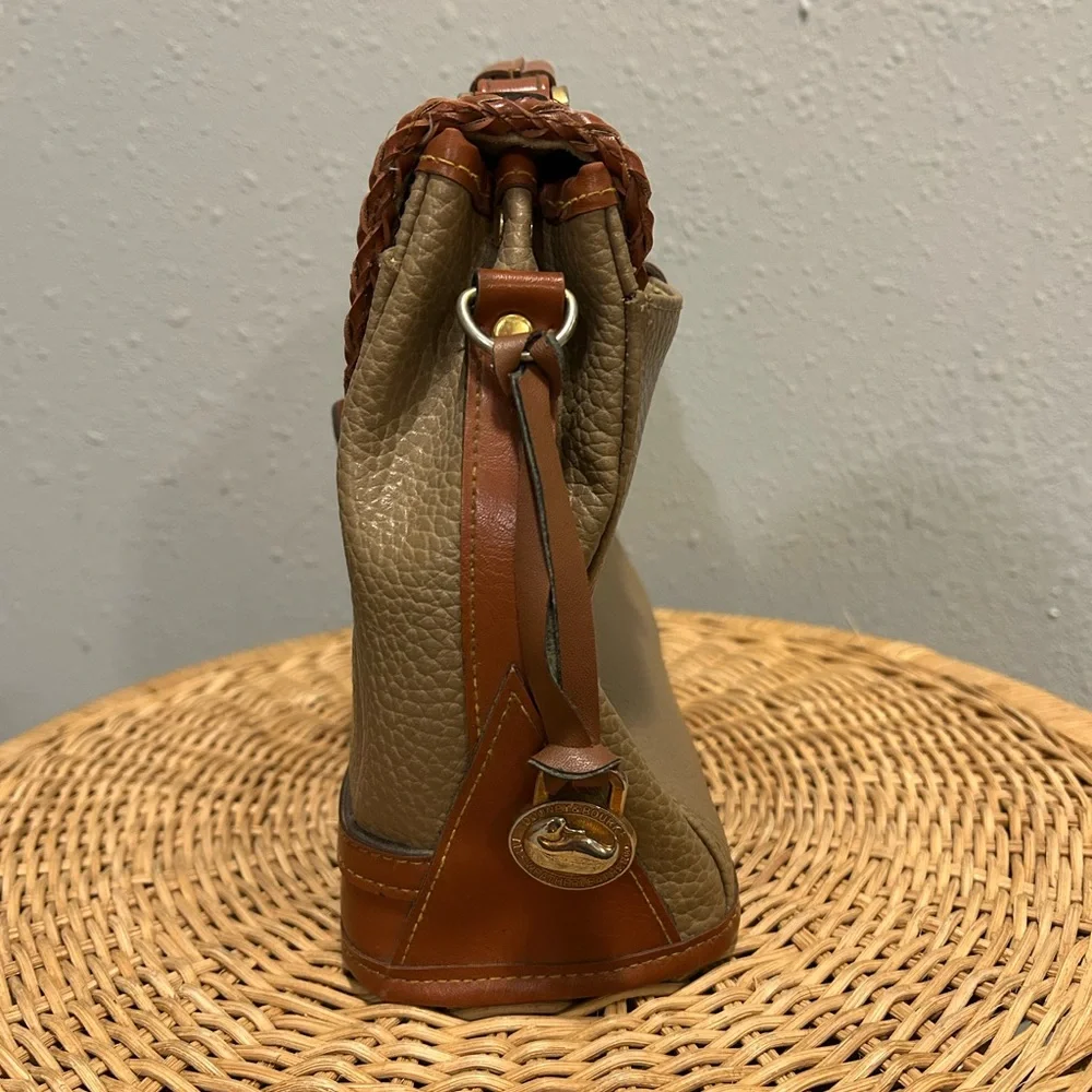 Dooney & Bourke reposhing this